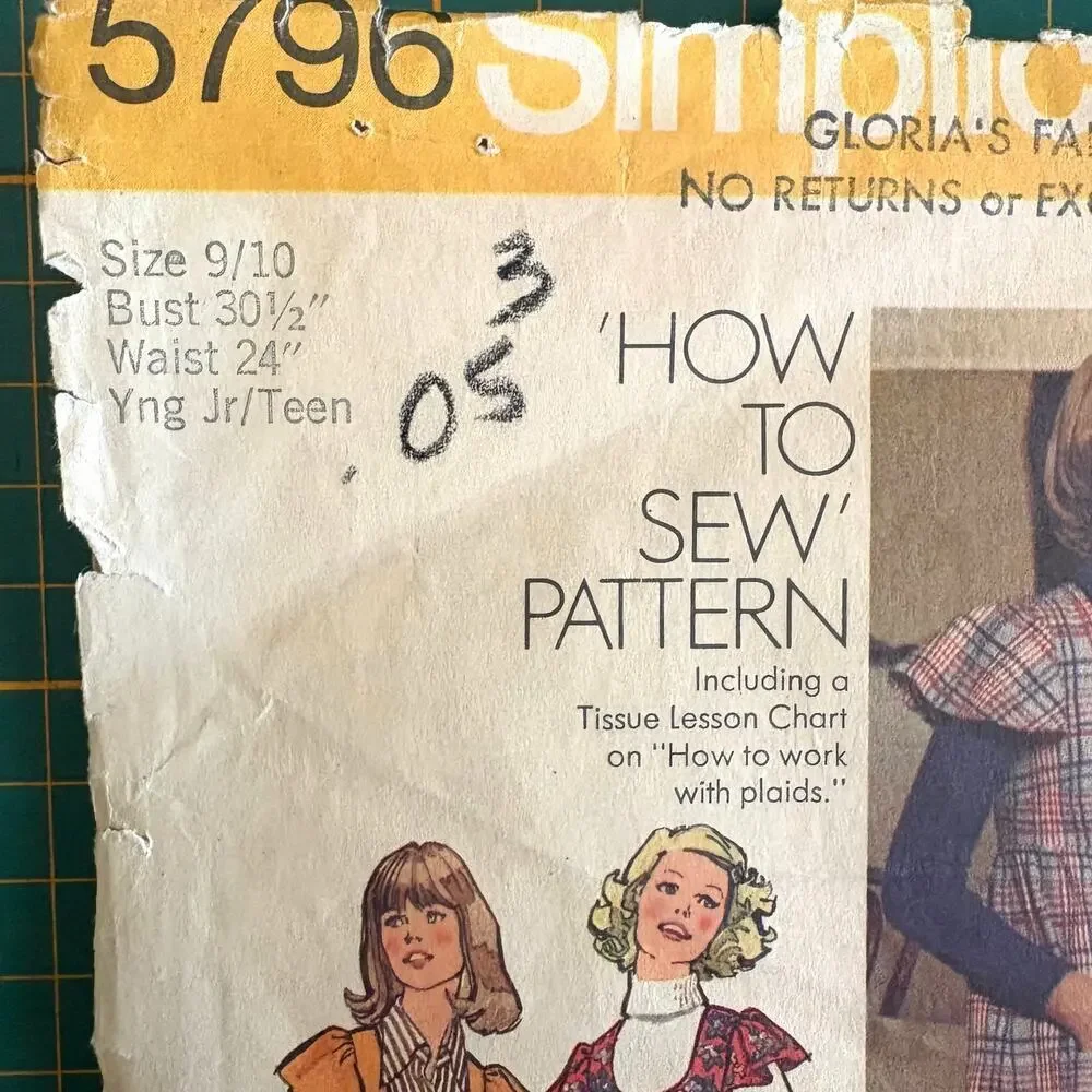 Vintage Simplicity Short Jumper or Tunic Pattern #5796 Size 9/10 CUT Teen/Jr 70s